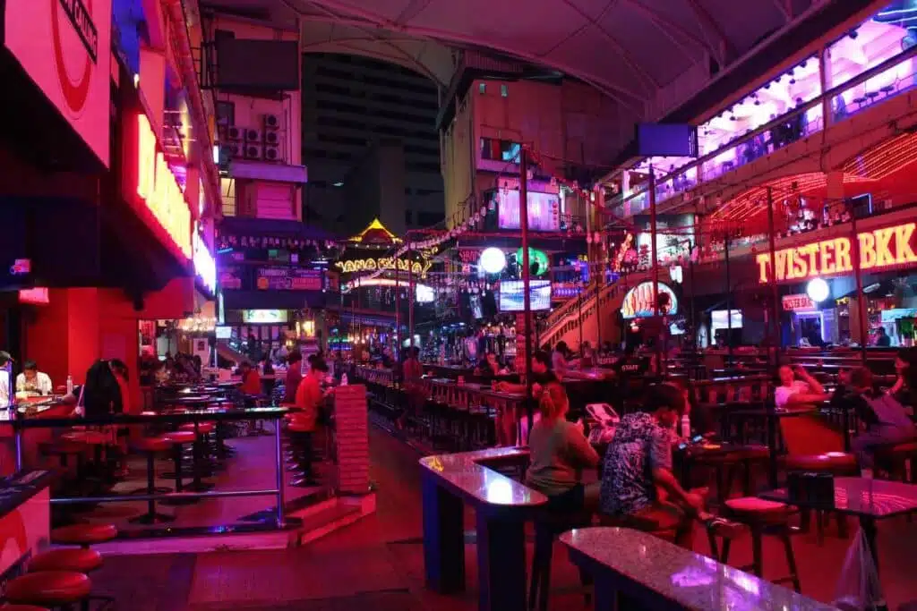 Nana Plaza Bangkok Infos Und Tipps F R Das Rotlichtviertel   Nana Entertainment Plaza Bangkok 1024x683 .webp