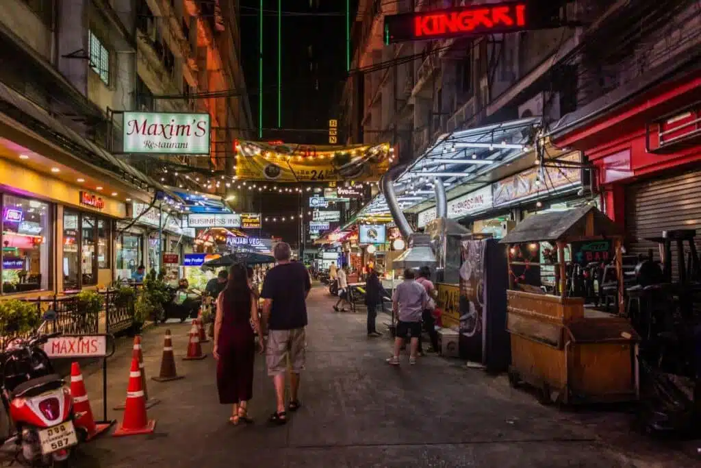 BANGKOK NIGHTLIFE: KHAO SAN ROAD, LADY BOYS, PING PONG SHOW